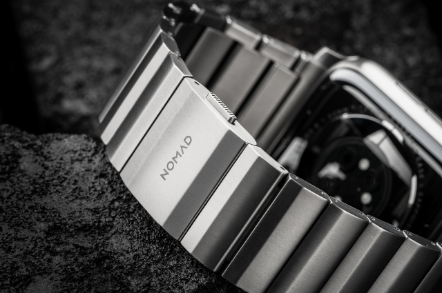 Correa metálica Nomad Titanium Band Apple Watch 45/49 mm plata